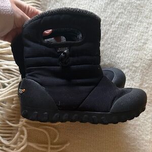 Bogs waterproof rain or Winter pull on Boots size 1